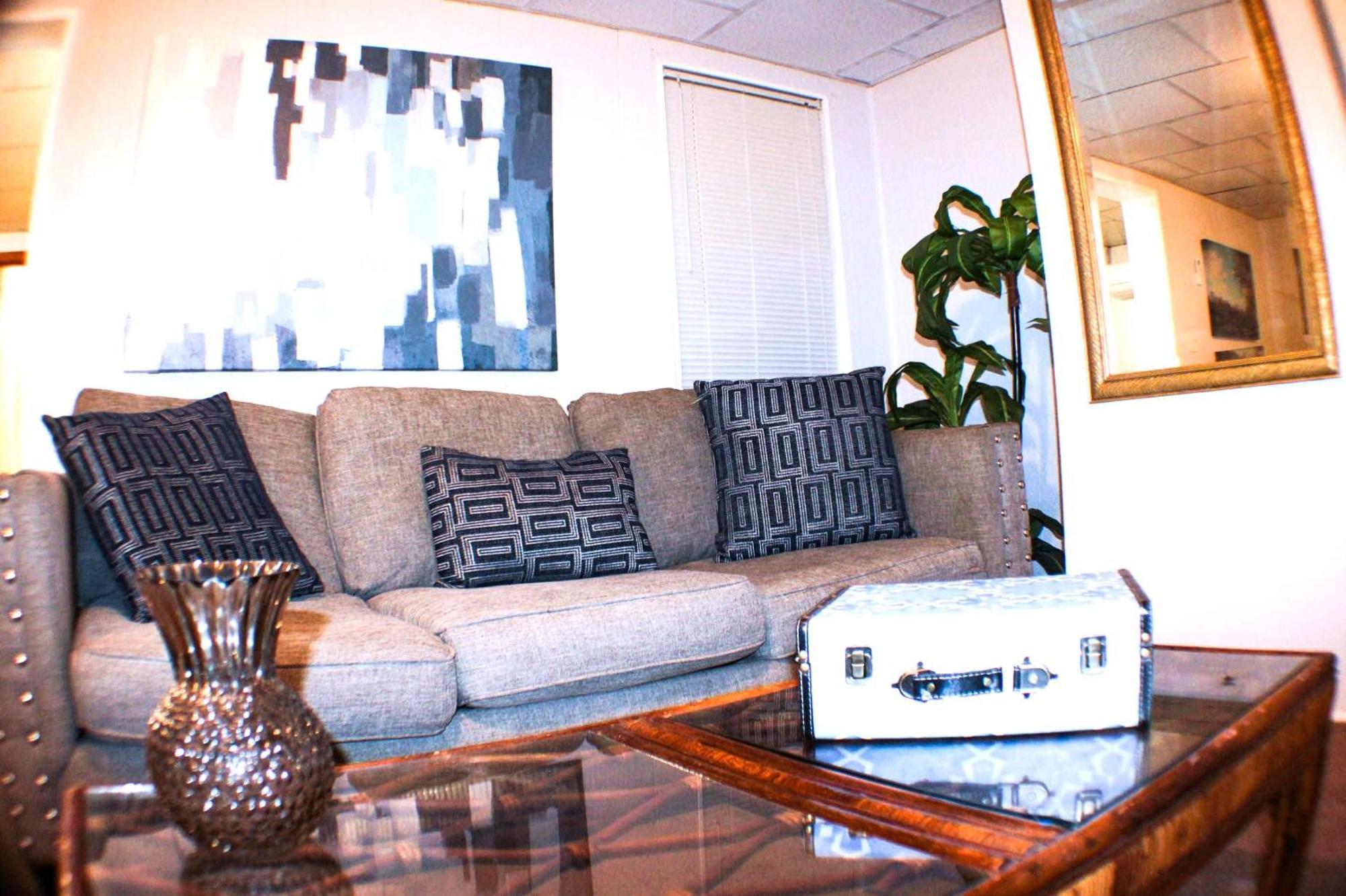 California Ave - 2 Bedroom - Away From Home! Apartamento